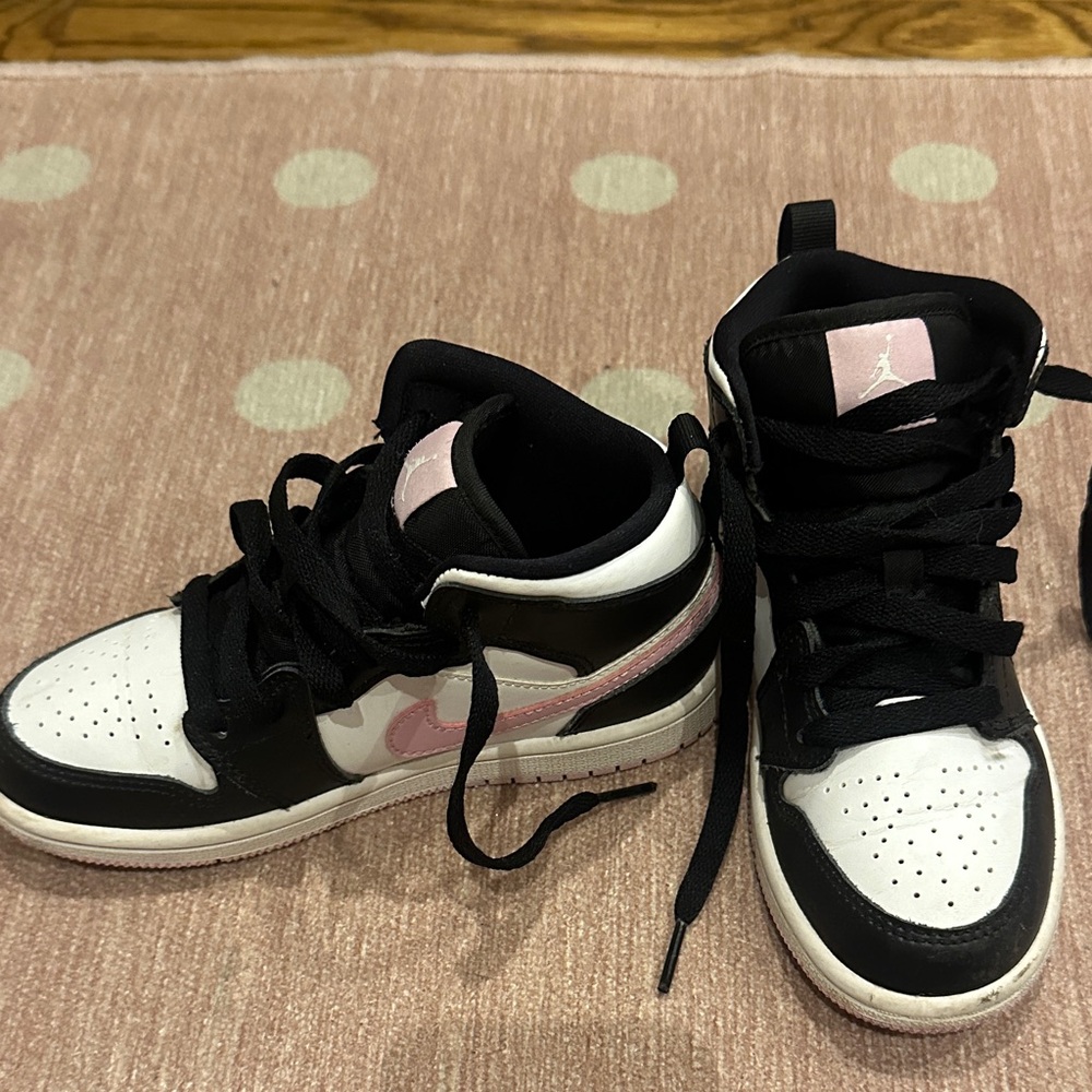 Kids' Black and White Nikes